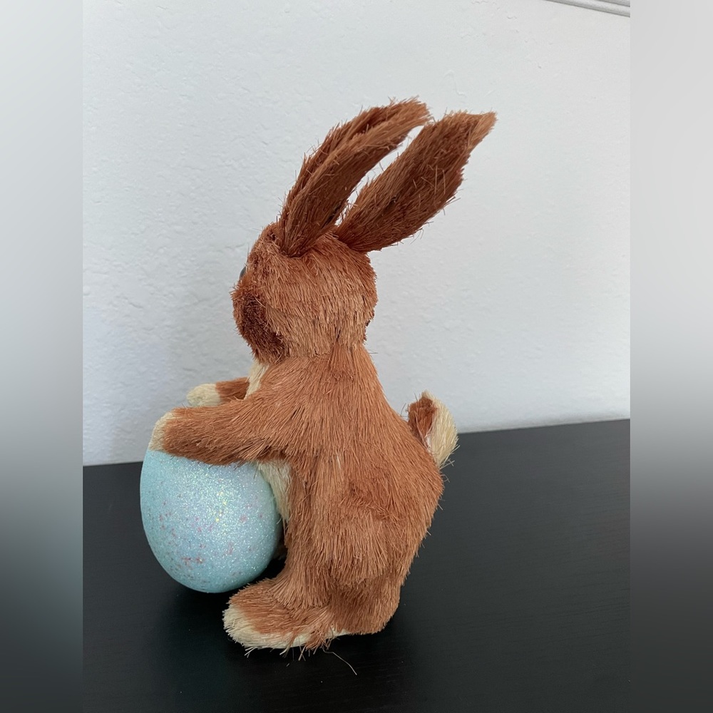 Straw Rabbit Brown 9”H
Great condition.
Pre-owned - Picture 3 of 4